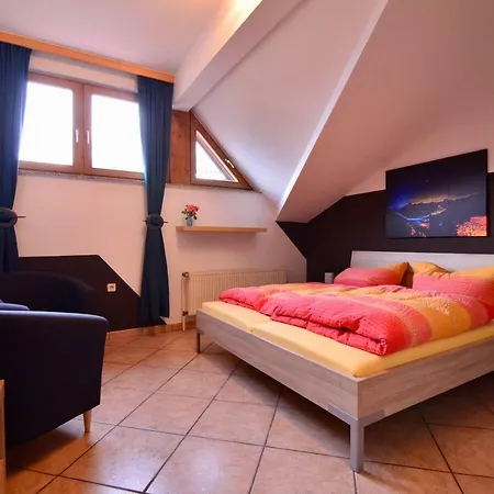Bergdachl Apartamento *